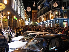 108 - Foule dans la rue